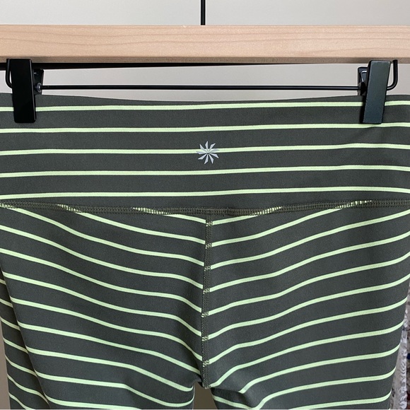 Athleta ‘Chaturanga’ Crops - Picture 3 of 6